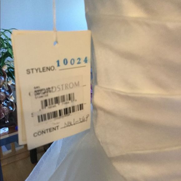 Unique designs from Mathew Christopher 100… - Picture 8 of 17